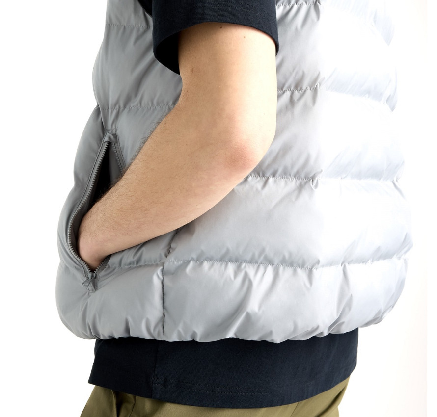 Бічна кишеня на блискавці та стьобана фактура жилета New Balance Boston Puffer Vest